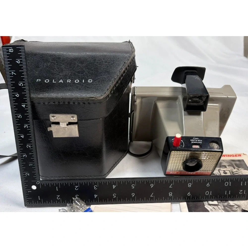 Vintage Polaroid THE SWINGER Model 20 Land Camera w/ Carry Case & Bulbs UNTESTED